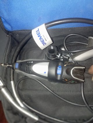 Dremel con accesorios y maletín