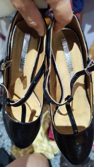 Zapatos de tacón Maria Mares negros