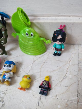 Lote de diversas figuras de juguete