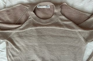 Camiseta beige dorada manga abullonada