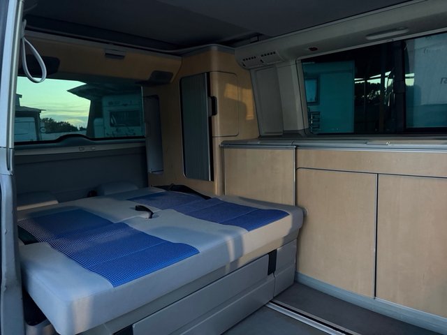 Volkswagen T5 2.5TD 174cv California polyroof 2009