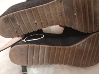Sandalias negras de tiras