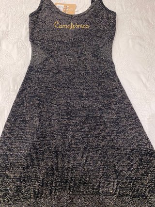 Vestido corto negro y dorado con etiqueta