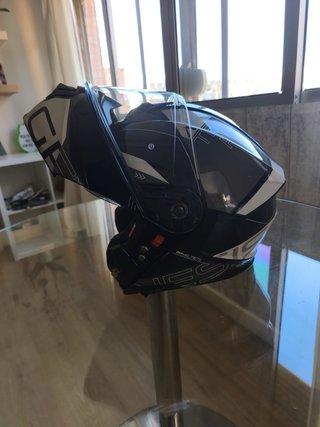 2 Cascos Moto MT Helmets Atom Nuevos