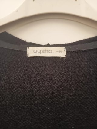 Chaqueta negra con cremallera y lentejuelas