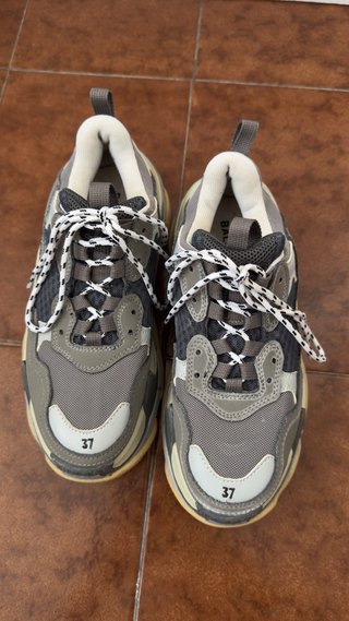 Balenciaga Triple S Beige/Gris Talla 37