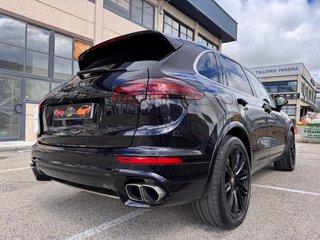 PORSCHE Cayenne Turbo