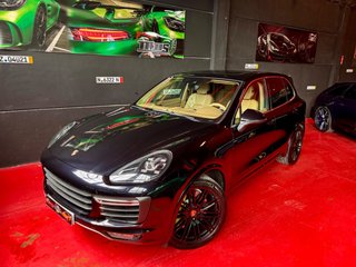 PORSCHE Cayenne Turbo