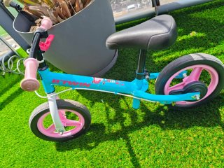 Bicicleta infantil azul y rosa