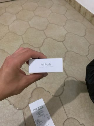 AirPods 4 ANC