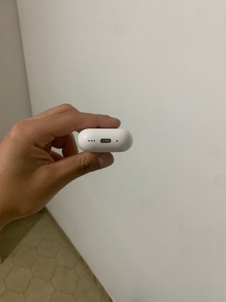 AirPods 4 ANC