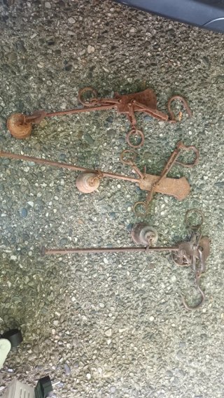 Balanza antigua de hierro   lotes por. 60€