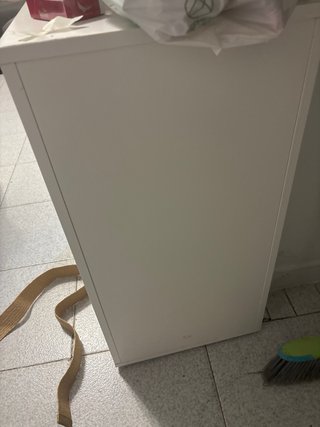 Cajonera blanca y por un poco mas tmb el escrescri
