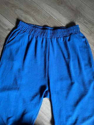 Pantalón fluido tejido azul
