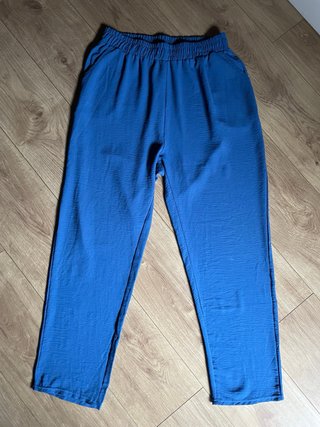 Pantalón fluido tejido azul