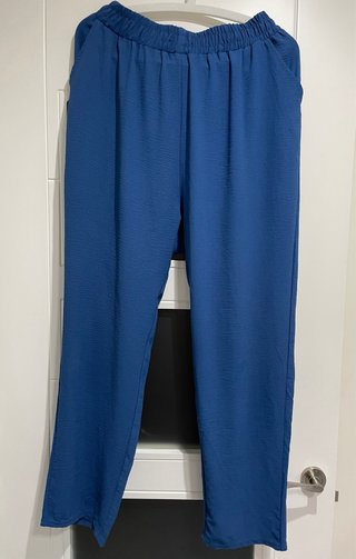 Pantalón fluido tejido azul