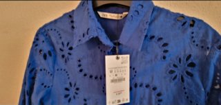Blusa Zara azul bordada