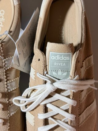 Zapatillas Adidas Rivea Beige/Blanco