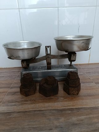 Balanza de cocina antigua