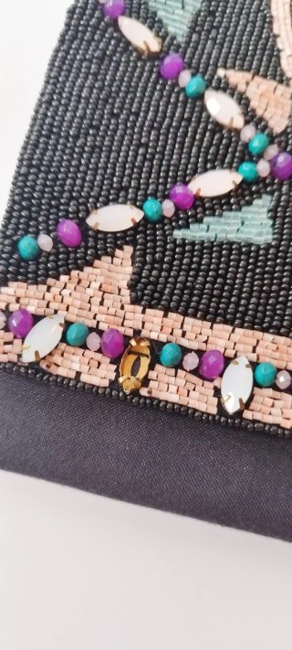 Bolso plano de Sfera con abalorios