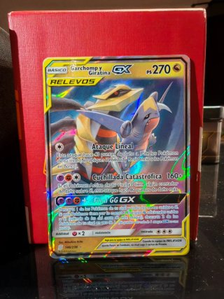 Carta Pokémon Garchomp y Giratina GX 146/236