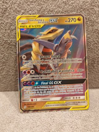 Carta Pokémon Garchomp y Giratina GX 146/236