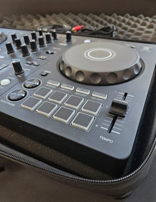 Controladora DJ Pioneer DDJ-FLX4. Muy cuidada.