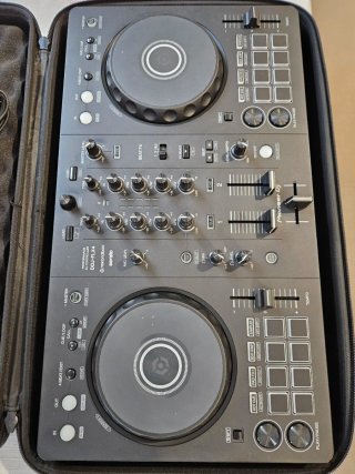 Controladora DJ Pioneer DDJ-FLX4. Muy cuidada.