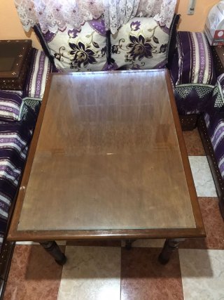 Mesa de comedor de madera y cristal