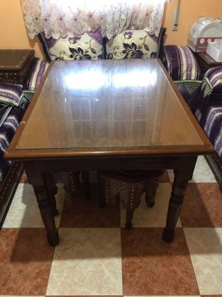 Mesa de comedor de madera y cristal