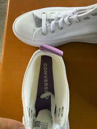 Zapatillas Converse Blancas y Moradas