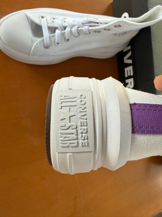 Zapatillas Converse Blancas y Moradas