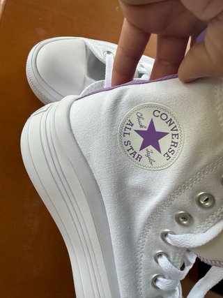 Zapatillas Converse Blancas y Moradas