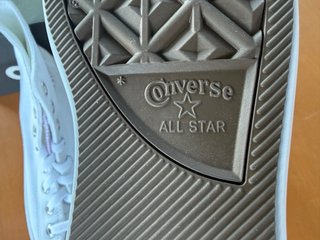 Zapatillas Converse Blancas y Moradas