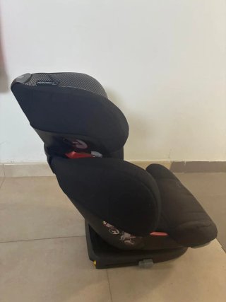 Silla de coche infantil negra