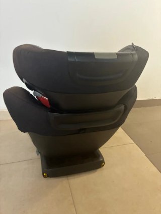 Silla de coche infantil negra