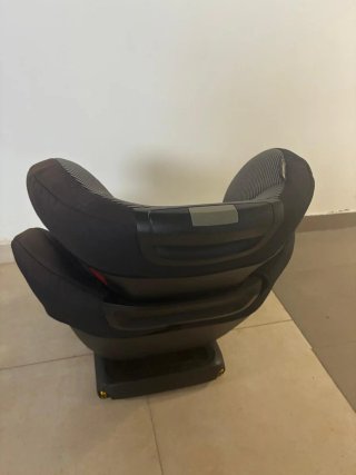Silla de coche infantil negra