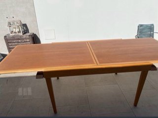 Mesa extensible y 4 sillas (se recoge en sabadell)