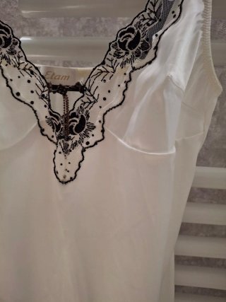 2 Camisones Etam y lencero bordado flores
