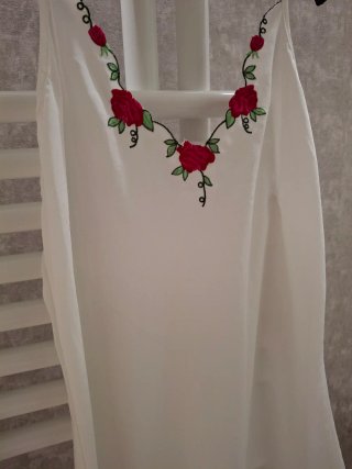 2 Camisones Etam y lencero bordado flores