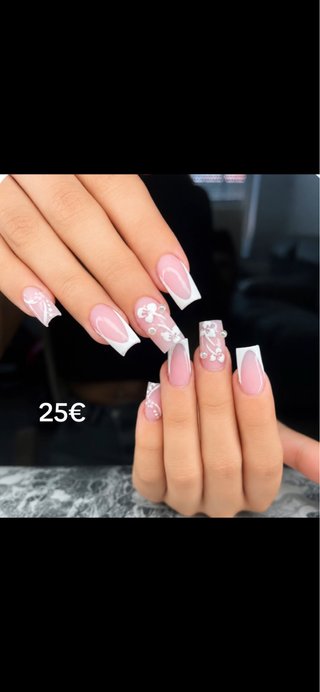 Uñas acrílicas cualquier diseño 25€