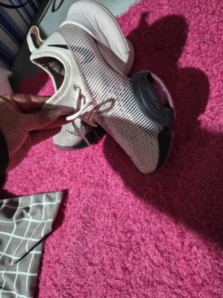 Tenis Deportivos Blancos y Rosas