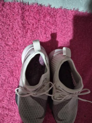 Tenis Deportivos Blancos y Rosas