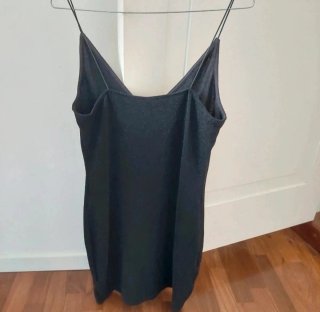 Abito nero glitterato con spalline sottili