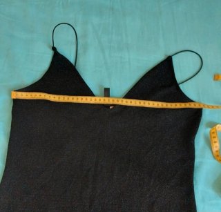 Abito nero glitterato con spalline sottili