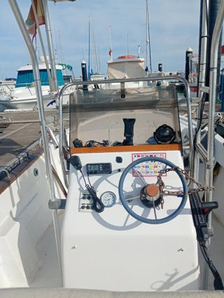 Barco deportivo blanco