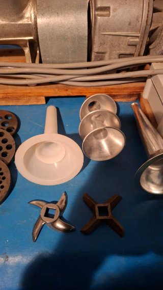 Máquina picadora y embutidora, solo 2 usos.