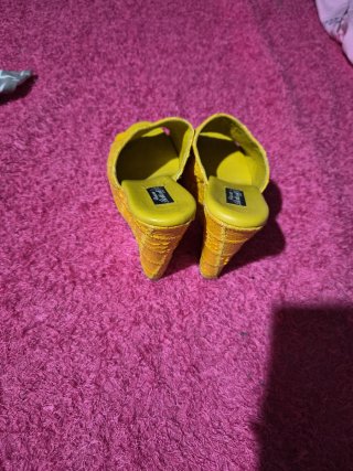 Sandalias Roberto Botticelli Amarillas