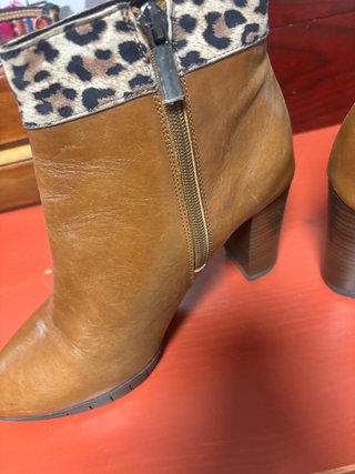 Botines de piel con estampado animal