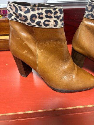 Botines de piel con estampado animal